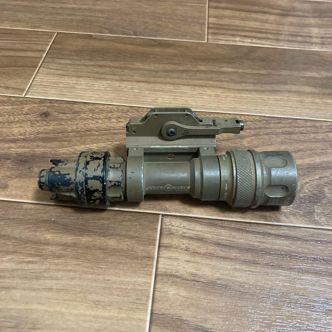 surefire ライト　フラッシュライト