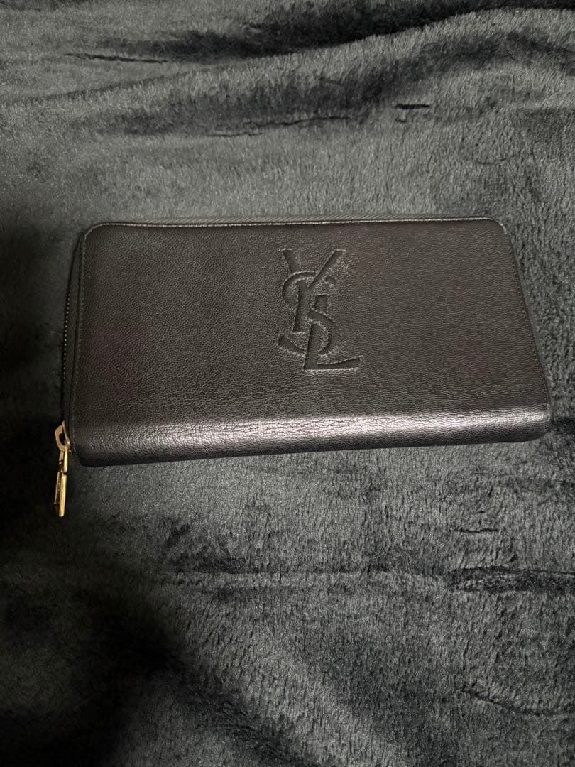 YVESSAINTLAURENT パテントレザー ラウンドファスナー長財布
