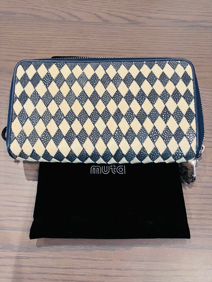 ムータの長財布です。 2026年の福袋に入っていたもので、新品未使用です。