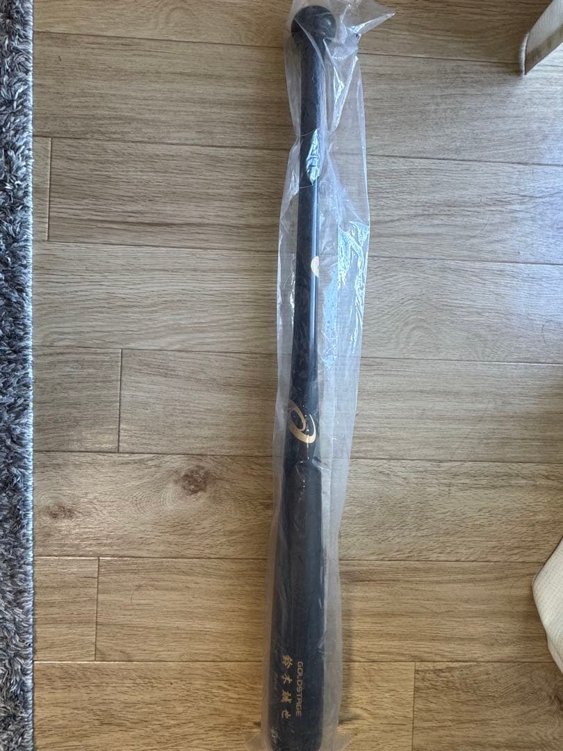 や*ん様 鈴木誠也　メジャー1年目使用バット　アシックス 鈴木誠也「ロゴ付近を太く」 速い変化球対策も…大幅変更のバットに