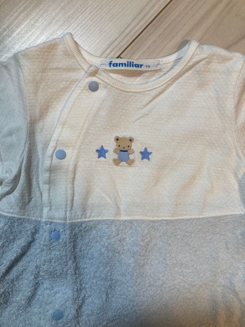 美品】現行品 familiar ボタン付きロンパース 70 水色 - メルカリ