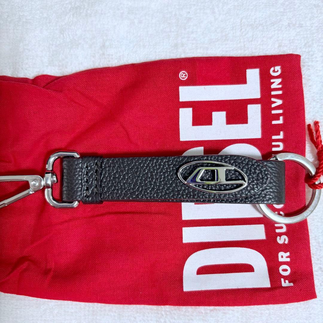 DIESEL　キーホルダー　X09684　ブラウン