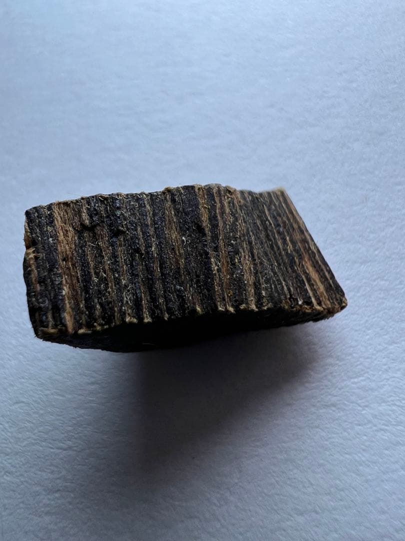 古渡命銘木 貳/二百種名香　真南蛮　銘【吐月】0.681g 香木/沈香/伽羅