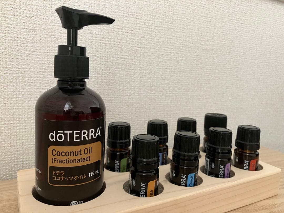 檜のアロマオイルスタンド付き！ ドテラ　アロマタッチキット