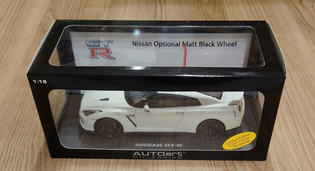 【新品】Nissan GT-R 1:18 限定モデル　AUTOart【未開封】 AUTOart 1/18 Nissan GT-R (R35) Nismo Special Edition Vibrant Red