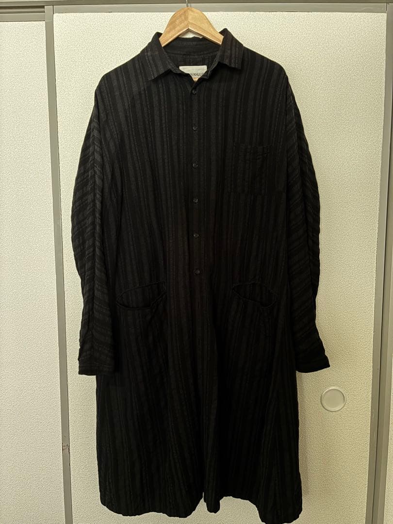 MORIN KHUURロングシャツ 黒とグレー