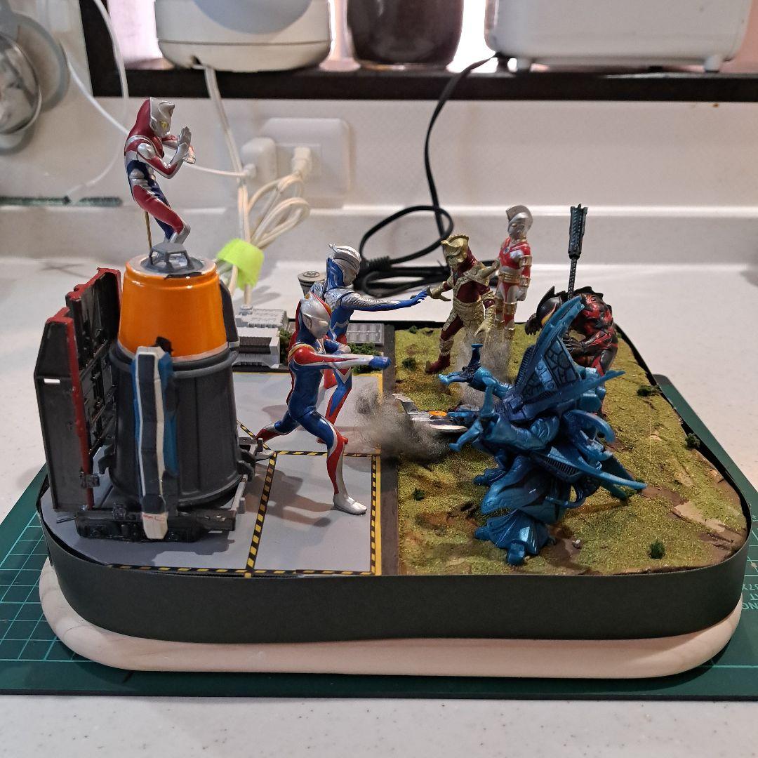 ジオラマ ウルトラマン コスモス・ゼロ・ダイナ ジオラマ ウルトラマン コスモス・ゼロ・ダイナ - メルカリ