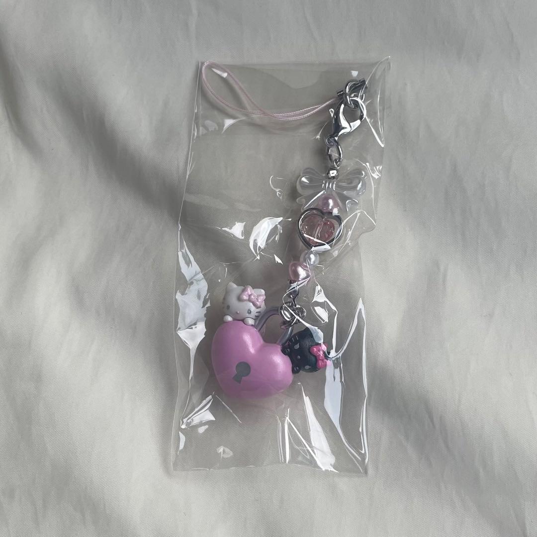 ハローキティ シークレットストラップ サンリオ 天使と小悪魔