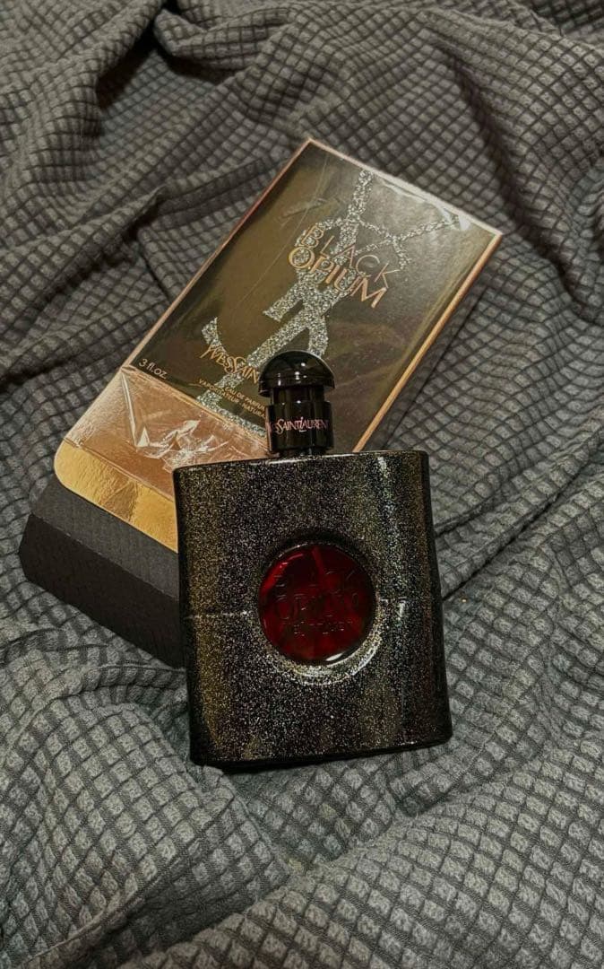 Ysl (Black Opium) ユニセックス 香水 黒いボトル