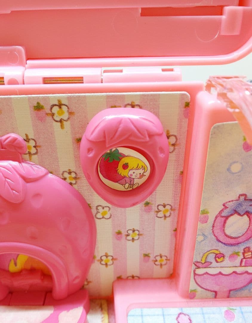 昭和レトロ❣️サンリオいちごの夢のお家✨ボタンノーズ 初代✨ - メルカリ