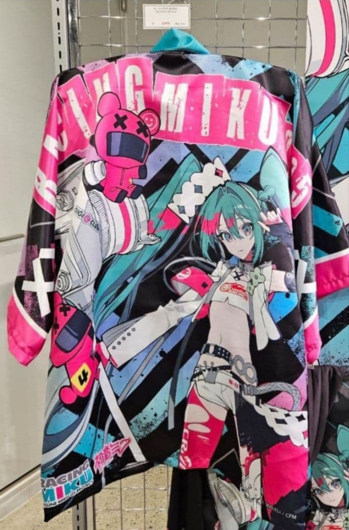 【新品】レーシングミク 2025 Ver. メインビジュアル 初音ミク 法被 レーシングミク 2025Ver. フルグラフィックハッピ| アニメ グッズ 通販