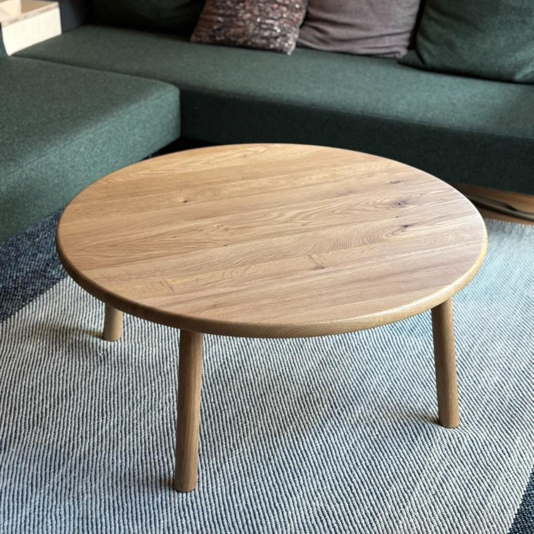 【極美品】HIDA 飛騨産業 飛騨家具 リビングテーブル 風のうた 85cm 極美品】HIDA 飛騨産業 飛騨家具 リビングテーブル 風のうた 85cm