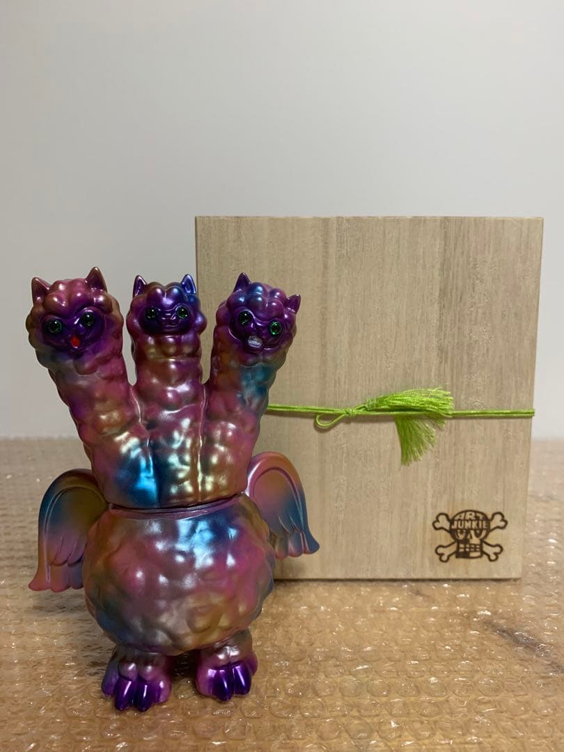 アートジャンキー 三頭獣王キングパカラ 狂気（桐箱入り） ソフビ