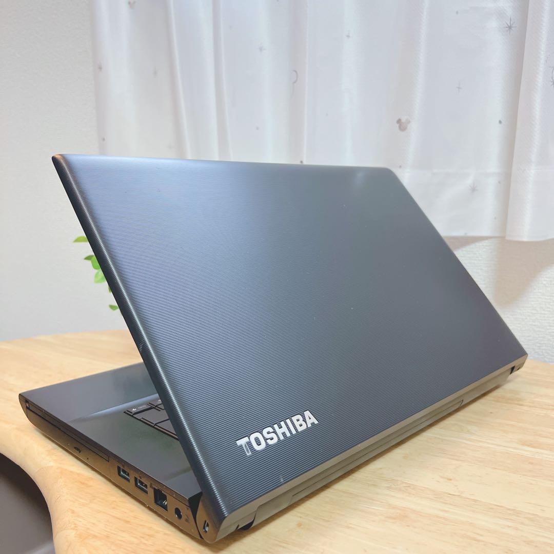 美品、メモリ8G、高速SSD、最新Win11 イラレ、オフィス2021が使える