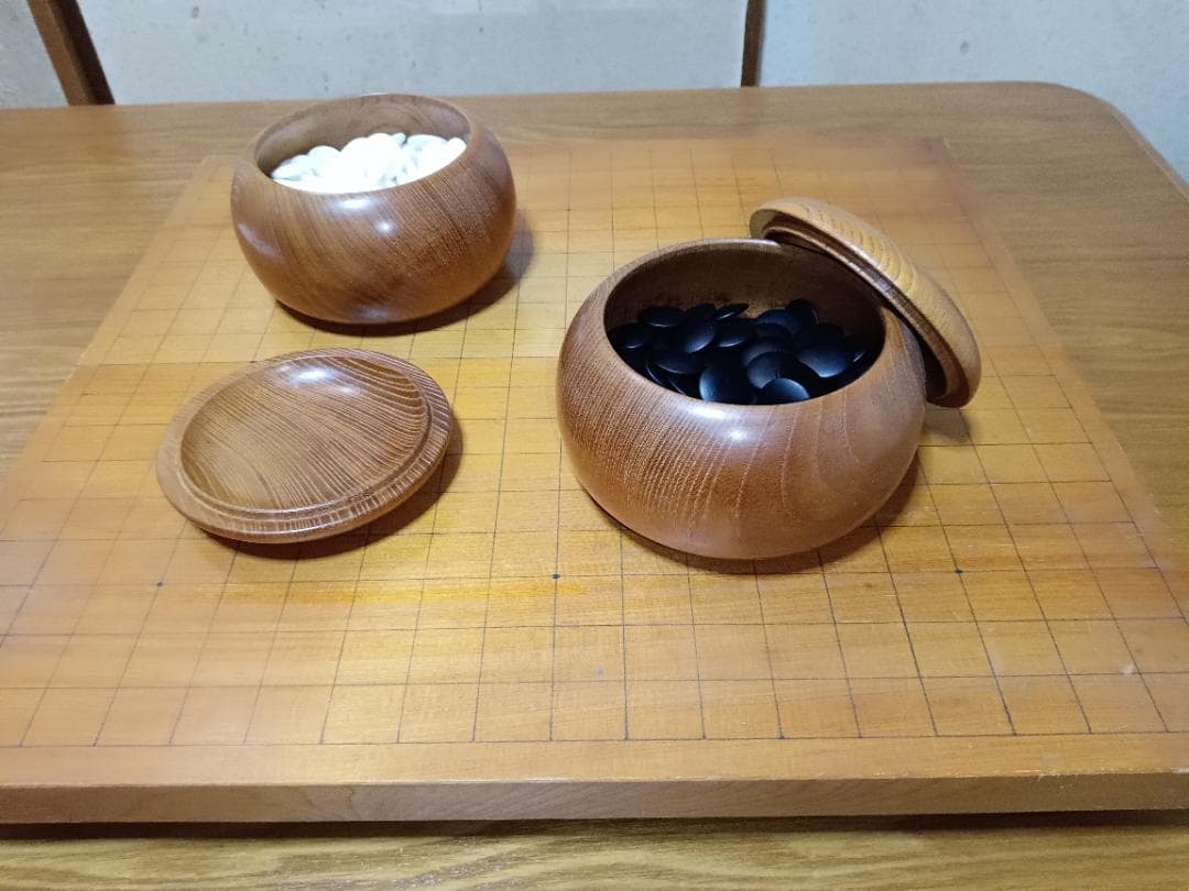 囲碁セット　囲碁盤　碁石　碁笥　白黒セット　囲碁 楽天市場】囲碁セット 木製9路盤セット（ガラス碁石桜・プラ透明箱