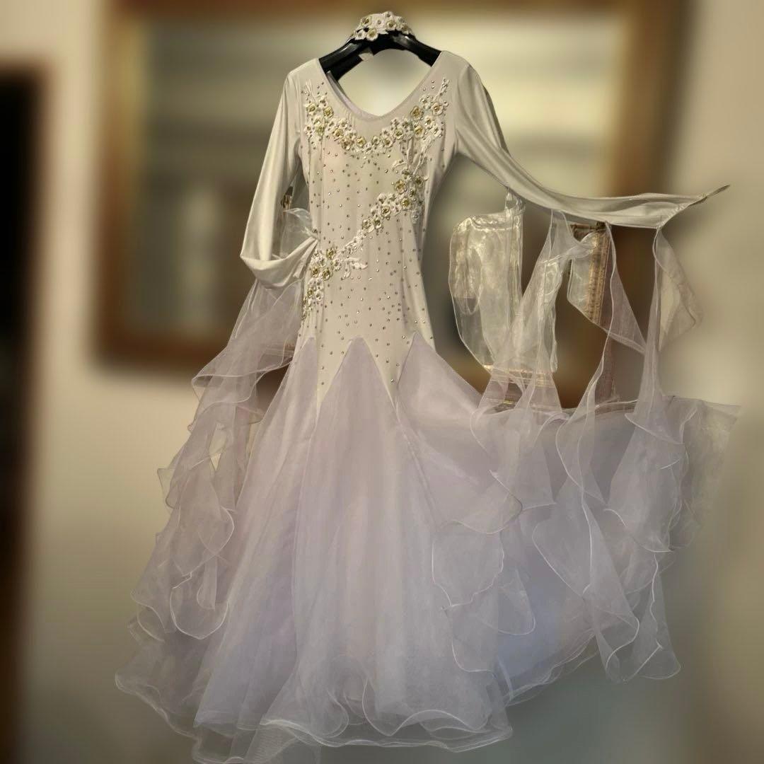 社交ダンスのスタンダードドレスです。一度競演会で着用しました。