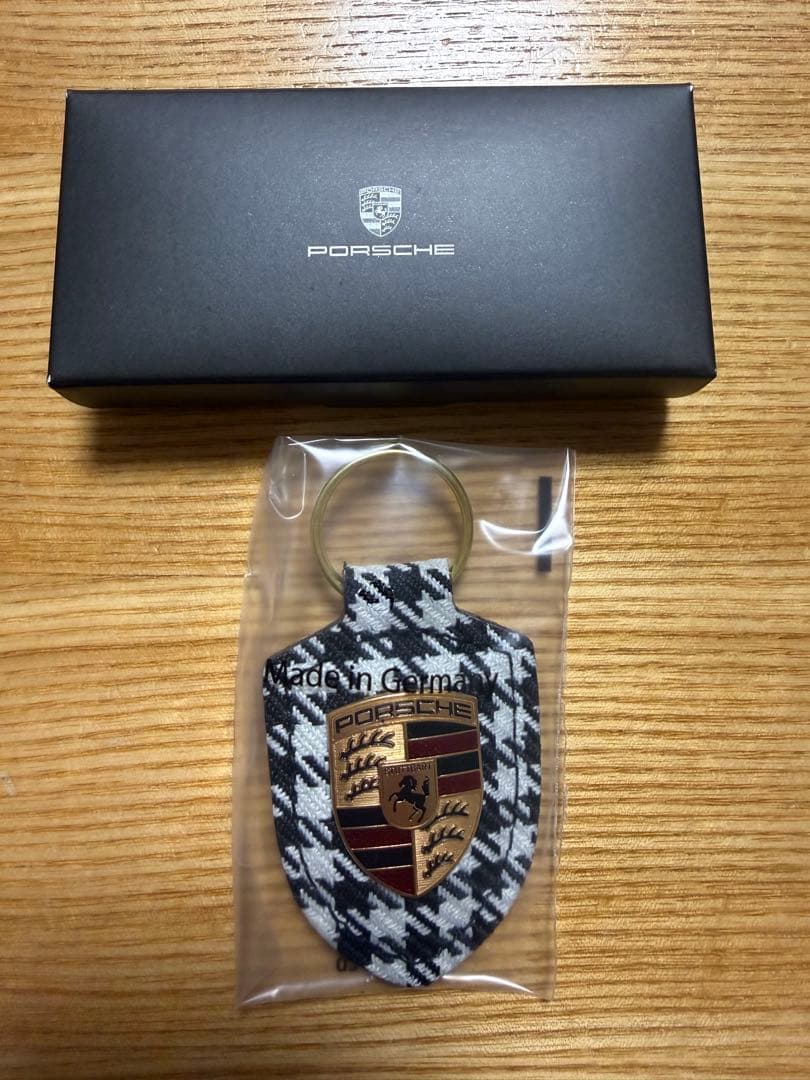 国内正規品　ポルシェ　クレストキーホルダー　千鳥柄　ペピータ formula-sports_wap0504060swpp