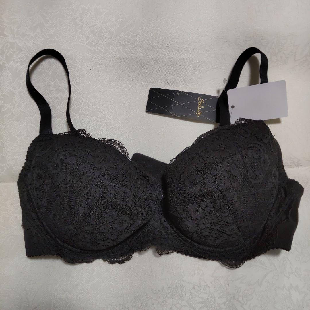 サルートブラックレースブラジャーE85とショーツL2枚、キャミソールL