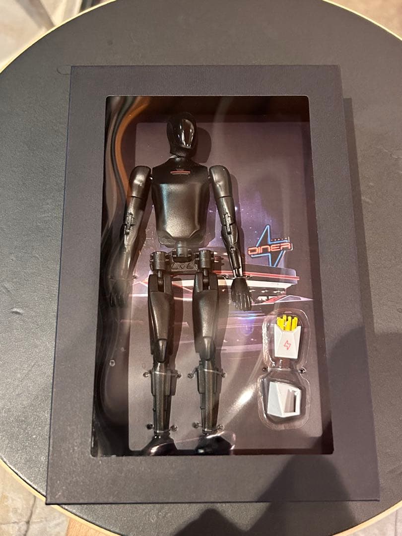 テスラダイナー限定 Tesla Botアクションフィギュア　ロス限定