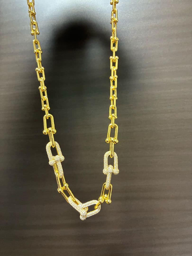 ハードウェアネックレス　ゴールド　石　Tロゴ現品限り