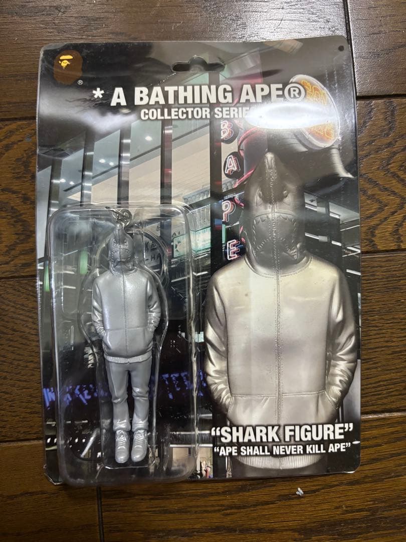 A BATHING APE SHARK FIGURE シルバー　キーホルダー