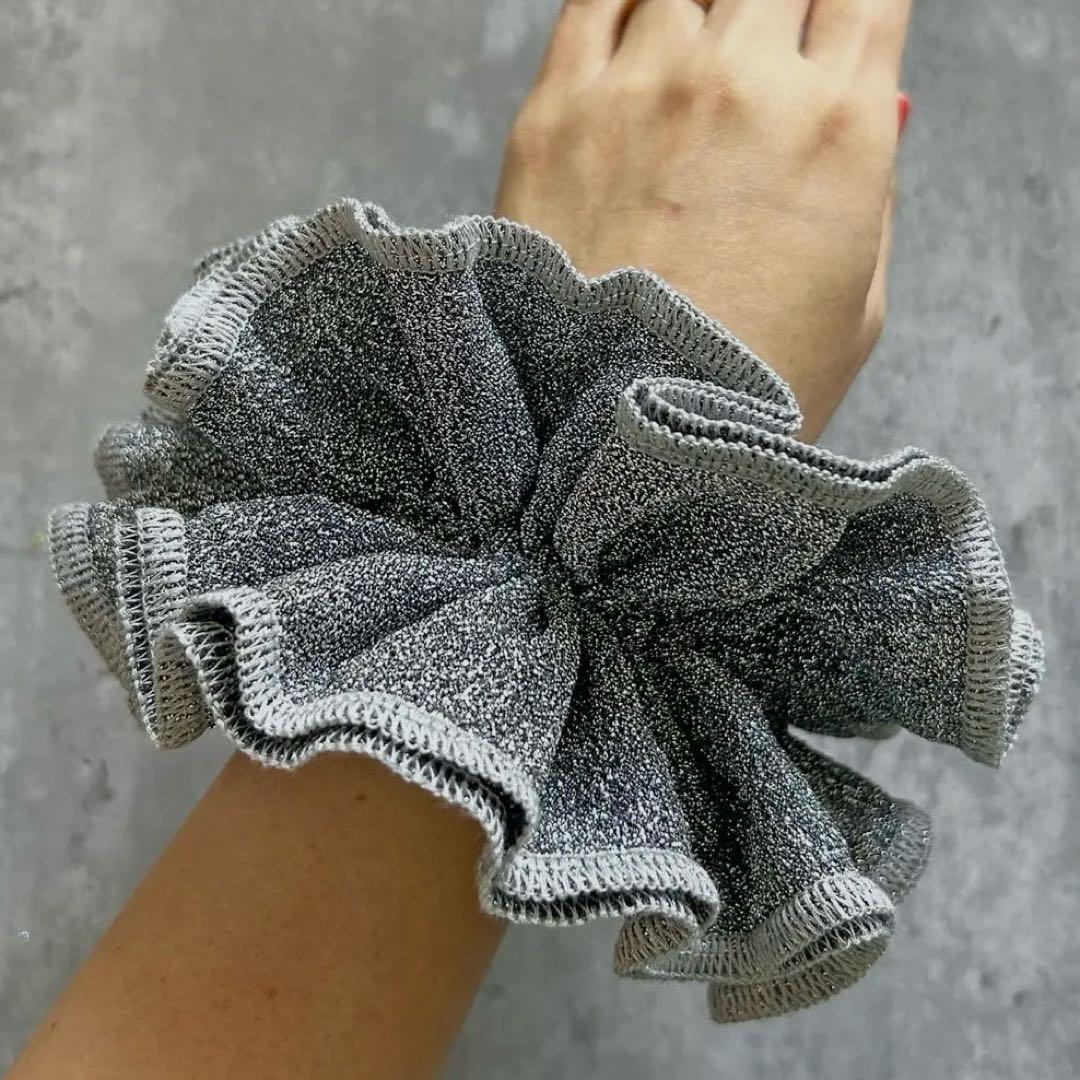 GOOD SQUISHシルバー フリル シュシュ GOOD SQUISH（グッド スクイッシュ） グッド スクイッシュ シュシュ