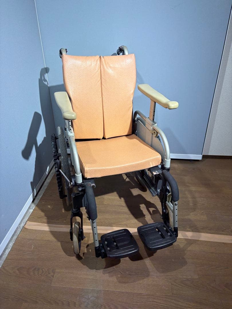 パラマウントベッド　車いす　330Sシリーズ　座面低め