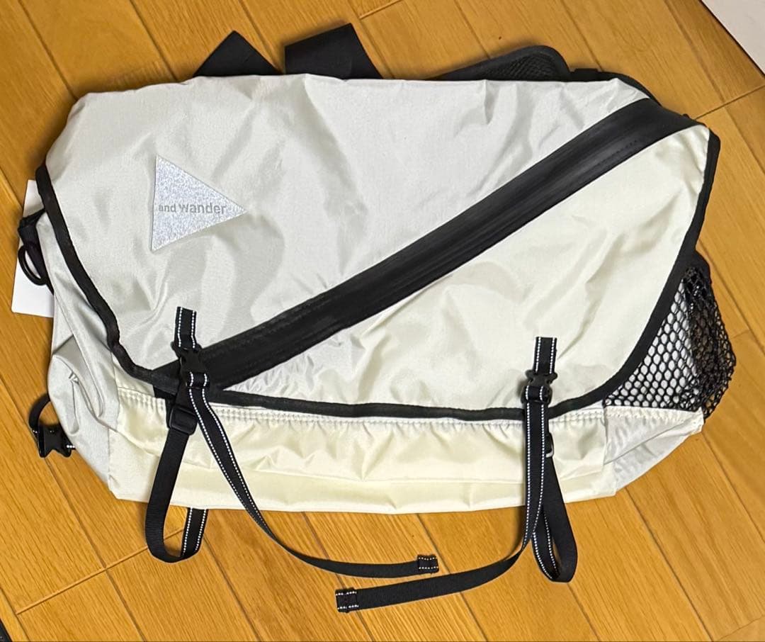 【未使用】アンドワンダー and wander メッセンジャーバッグ ショルダー