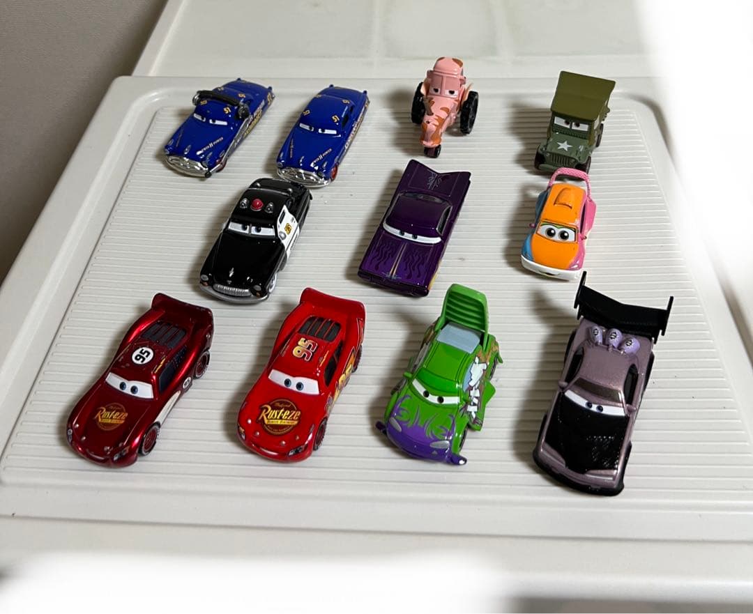 カーズ、ミニカー、トラクター、シェリフ、ドックハドソン オンライン限定価格*】ディズニー カーズ トミカ C-8 ドック・ハドソン