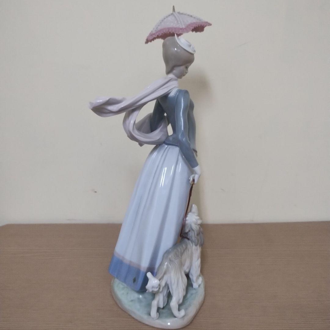 リヤドロ 愛犬とかける貴婦人