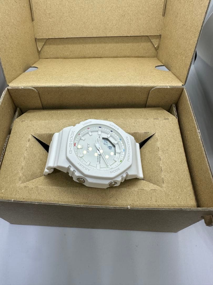 カシオ ジーショック ITZYコラボレーションモデル レディース ホワイト