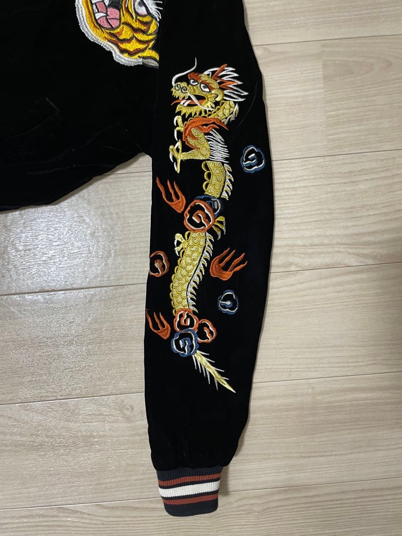 虎刺繍 ベルベット スカジャン - メルカリ