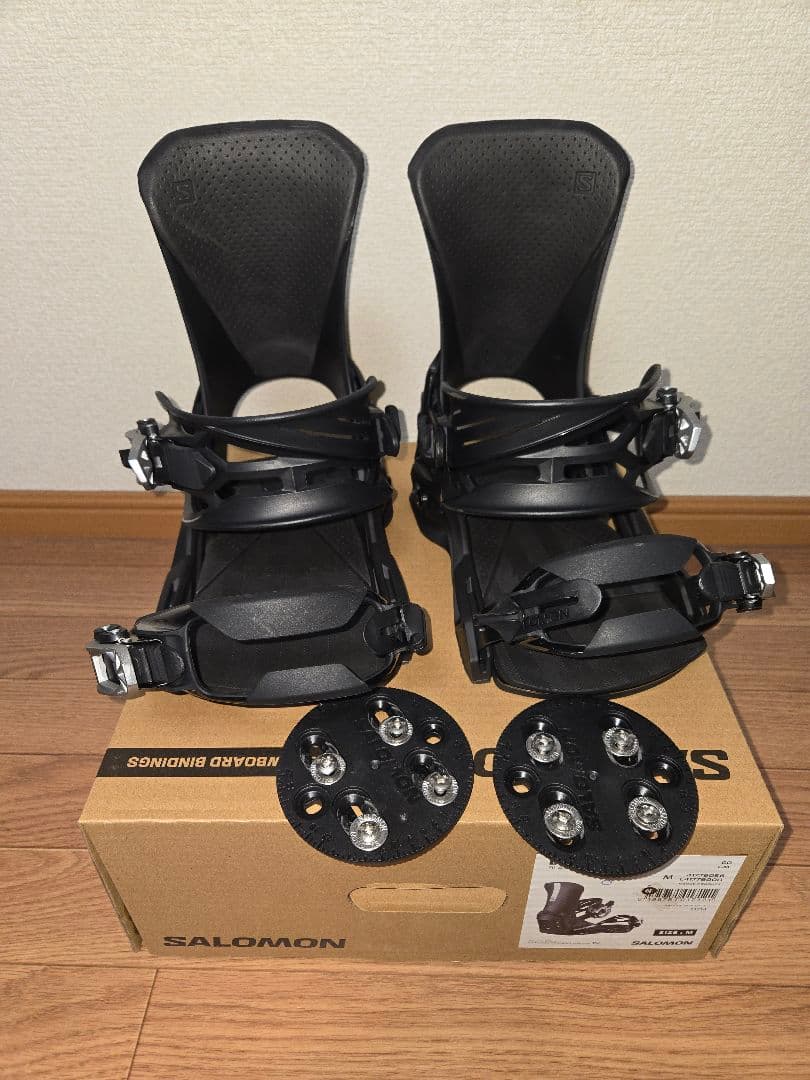 SALOMON　DISTRICT　黒色