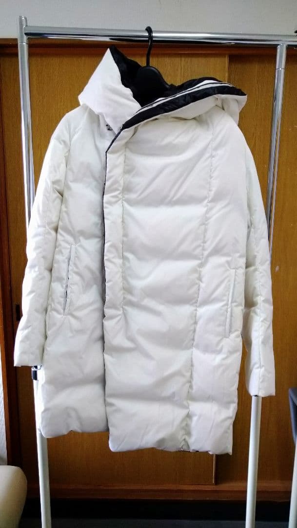 ①　バジュラ　ダウンジャケット フード付き