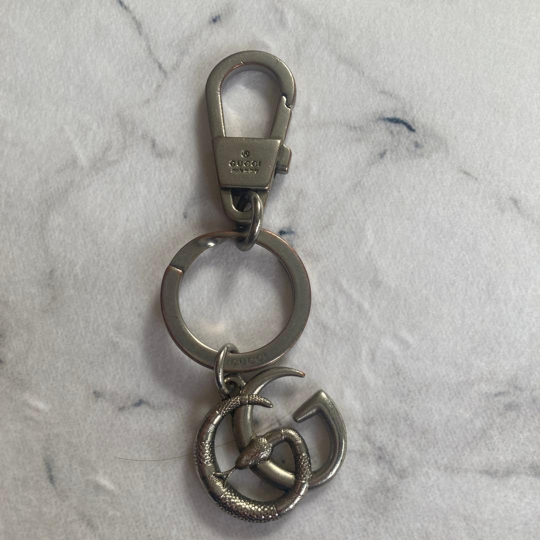 GUCCI シルバー ロゴキーホルダー