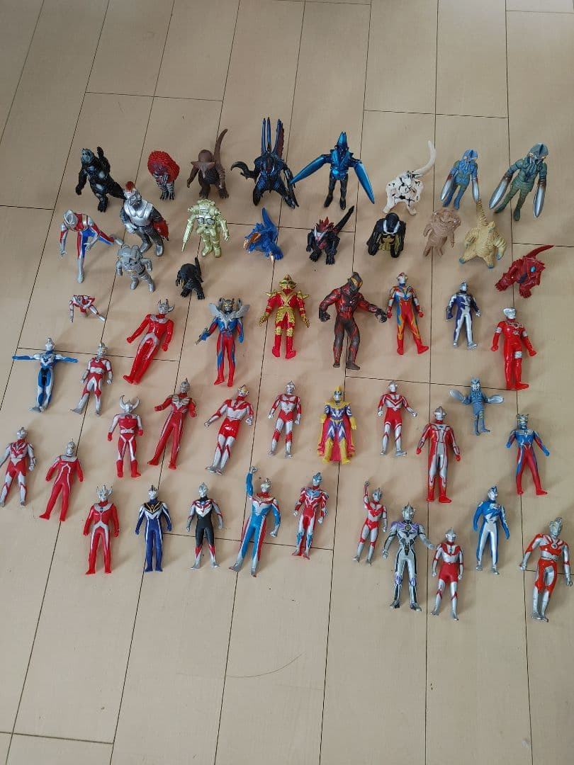 ウルトラマンソフビまとめ売り らくろぼL様専用☆ウルトラマンソフビ 43体まとめ売り☆ - メルカリ