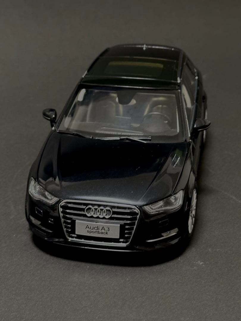 Audi A3 sportback ブラック ミニカー 1/18