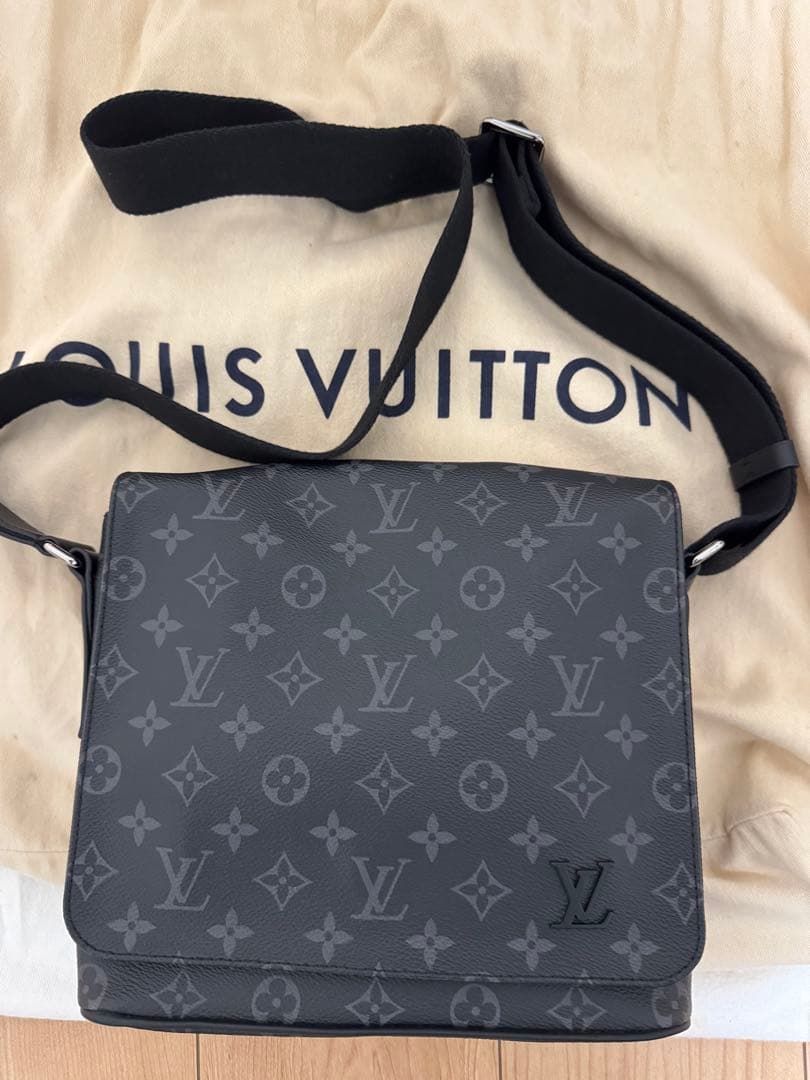 Louis Vuitton ブラックメッセンジャーバッグ『週末三日間限定セール』