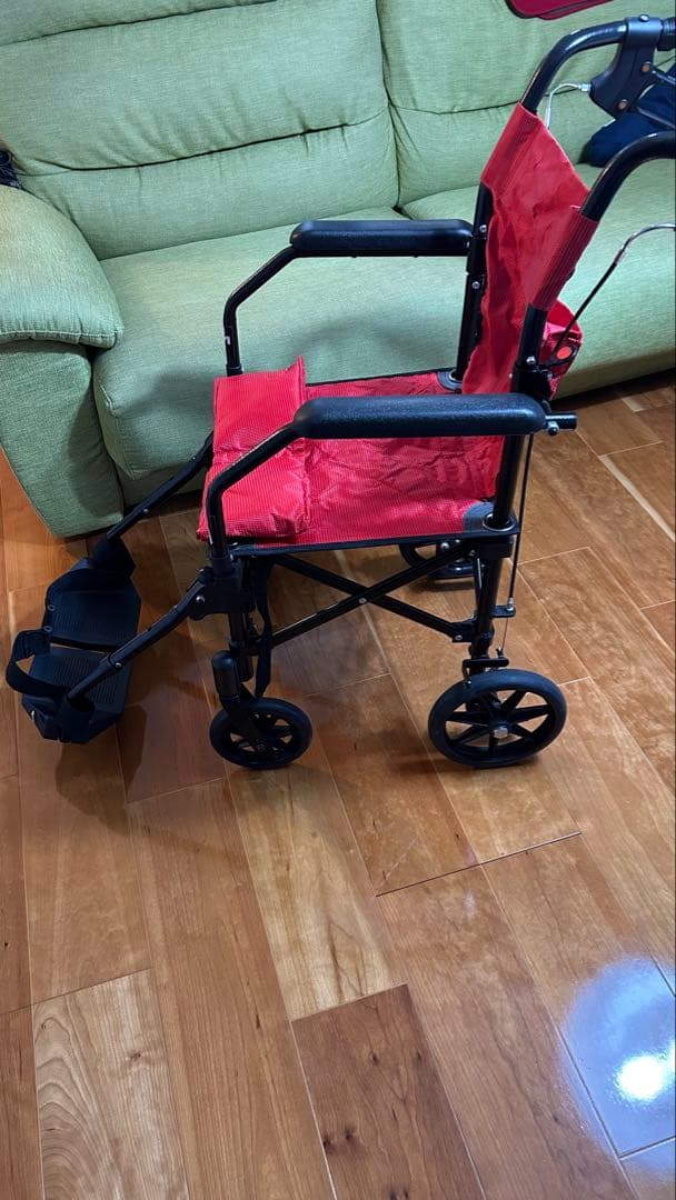 値下げ‼️折りたたみ車椅子　ハンディライト（ユーキトレーディング）