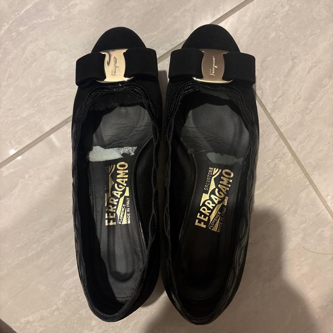 美品Salvatore Ferragamo黒リボンパンプス