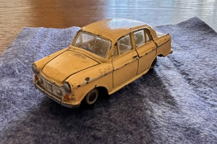 アサヒ玩具　モデルペットNO.5 ダットサンブルーバード　箱無し Amazon.co.jp: モデルペットNo.5【DATSUN BLUEBIRD ダットサン ブルー