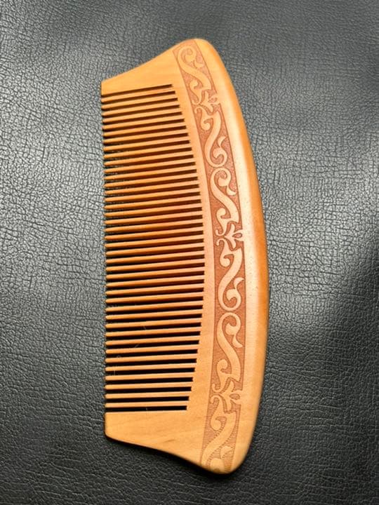 070845   天然桃の木素材櫛　5.6*15.4センチ 櫛 つげ櫛 木製 高級 桃の木 ヘアブラシ くし ブラッシングブラシ