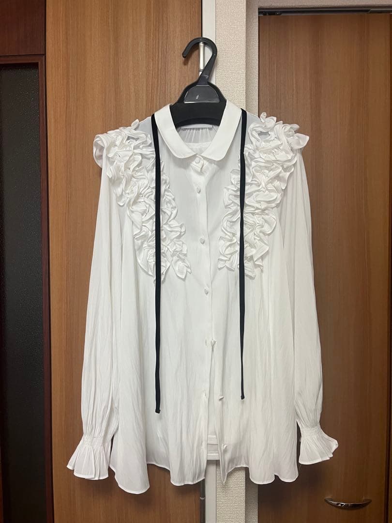 試着のみの美品】セルフォード⭐︎ フリルヨークシャツカラーブラウス