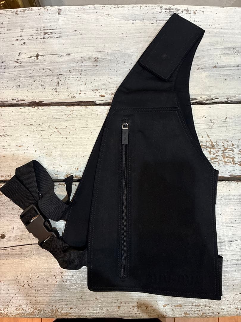 ミュウミュウ　ベスト型バッグ