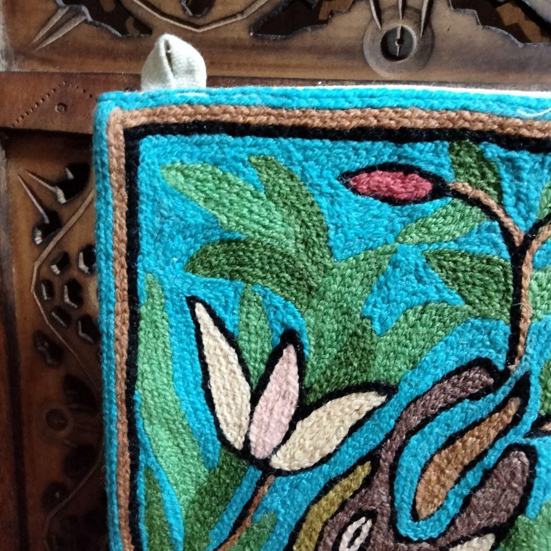 インド カシミール アリ刺繍のラグ タペストリー 手刺繍 動物【6O-23