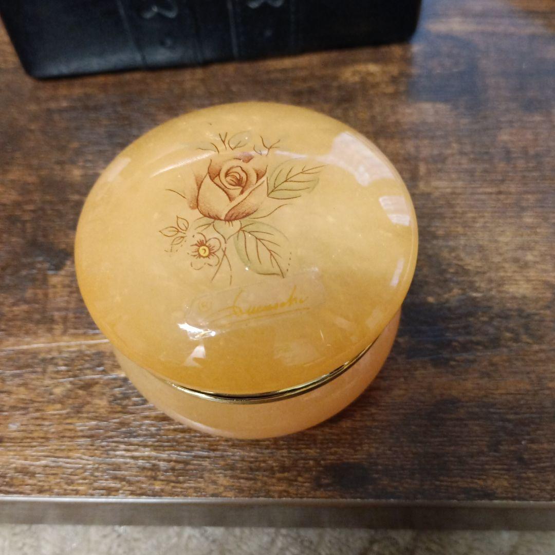 アラバスターバラ模様のオレンジ色アクセサリーケース