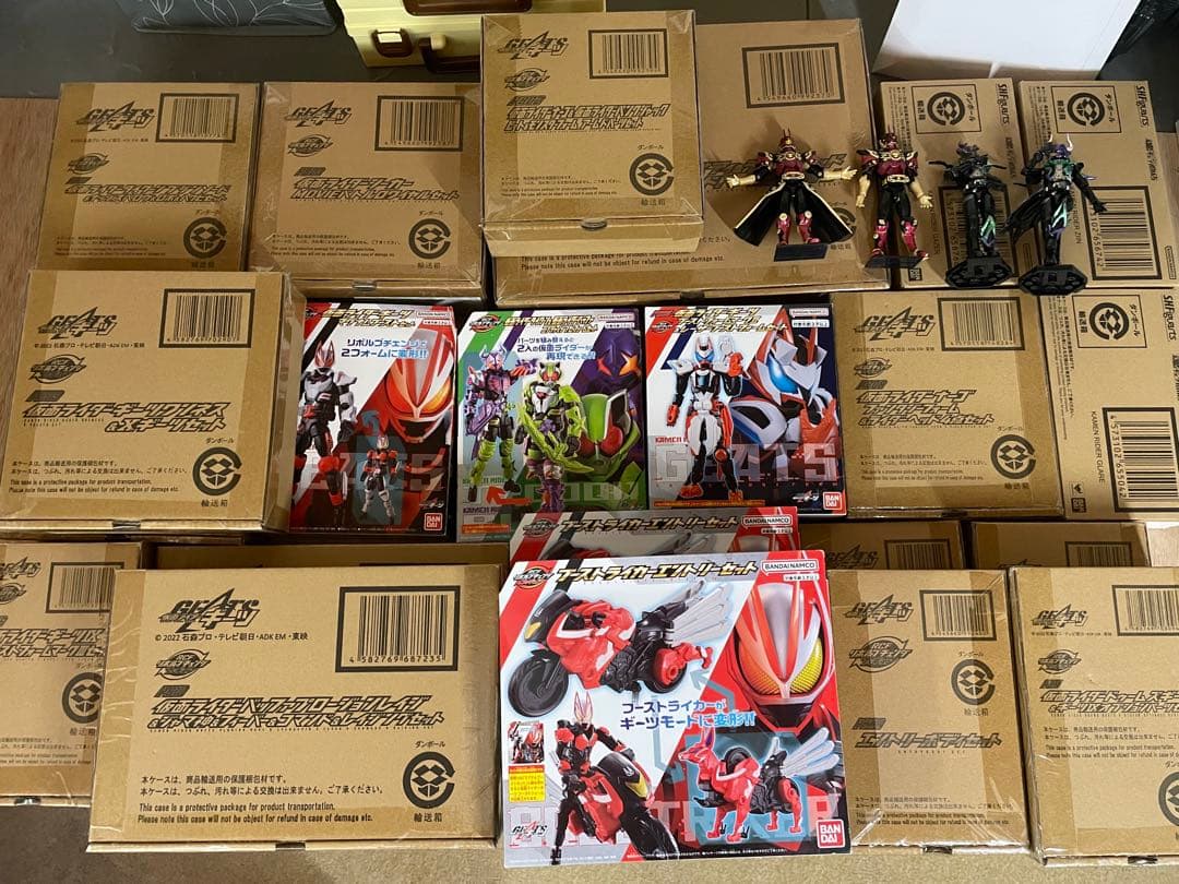 リボルブチェンジフィギュア＆SHFiguarts まとめ売り Amazon.co.jp: リボルブチェンジフィギュア PB09 仮面ライダーギーツ