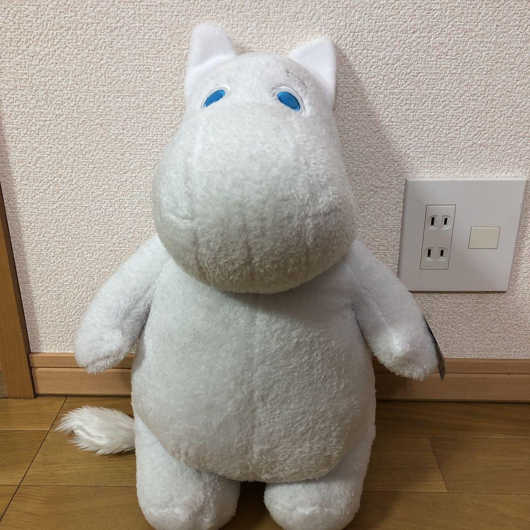 ムーミン特大サイズ　スタンディングぬいぐるみ ムーミンの日 2025をお祝いした特大サイズぬいぐるみが