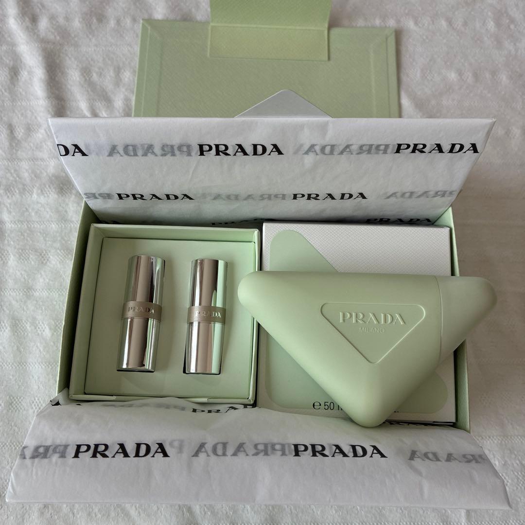 PRADA ハンドクリーム・リップケアセット