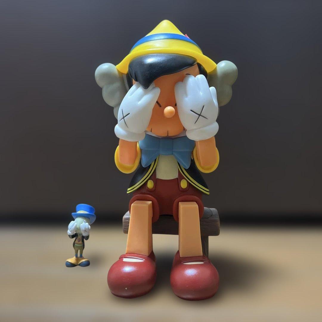 最終値下げカウズ KAWS Pinocchio & Jiminy Cricket